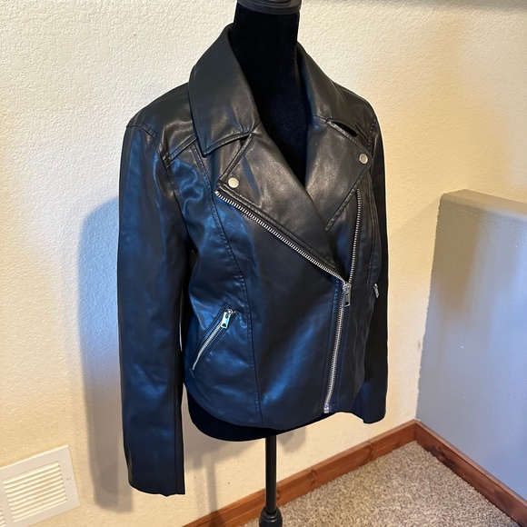 Women’s Divided black faux leather jacket size Medium - Picture 3 of 3